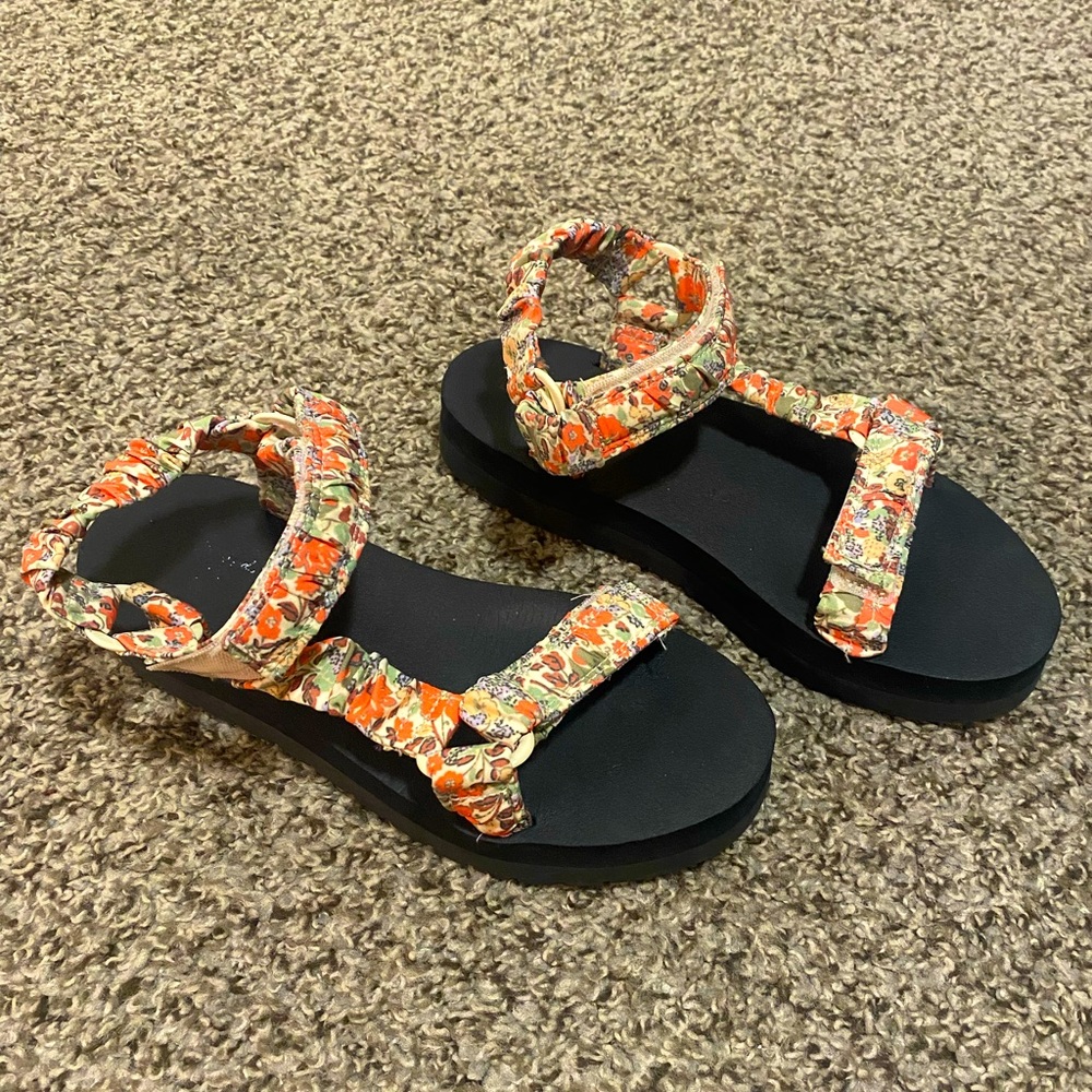 Size 7, lightly worn.